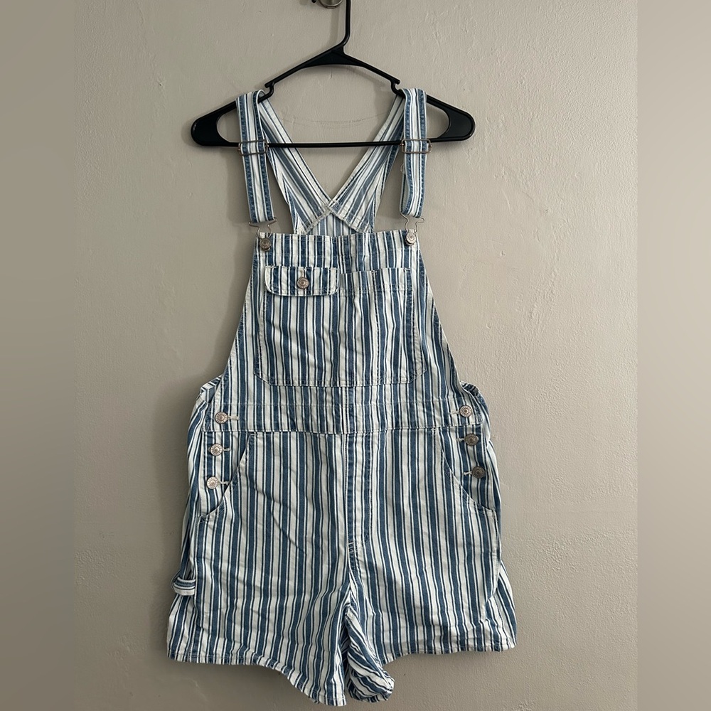 American Eagle Shortall size M overalls!